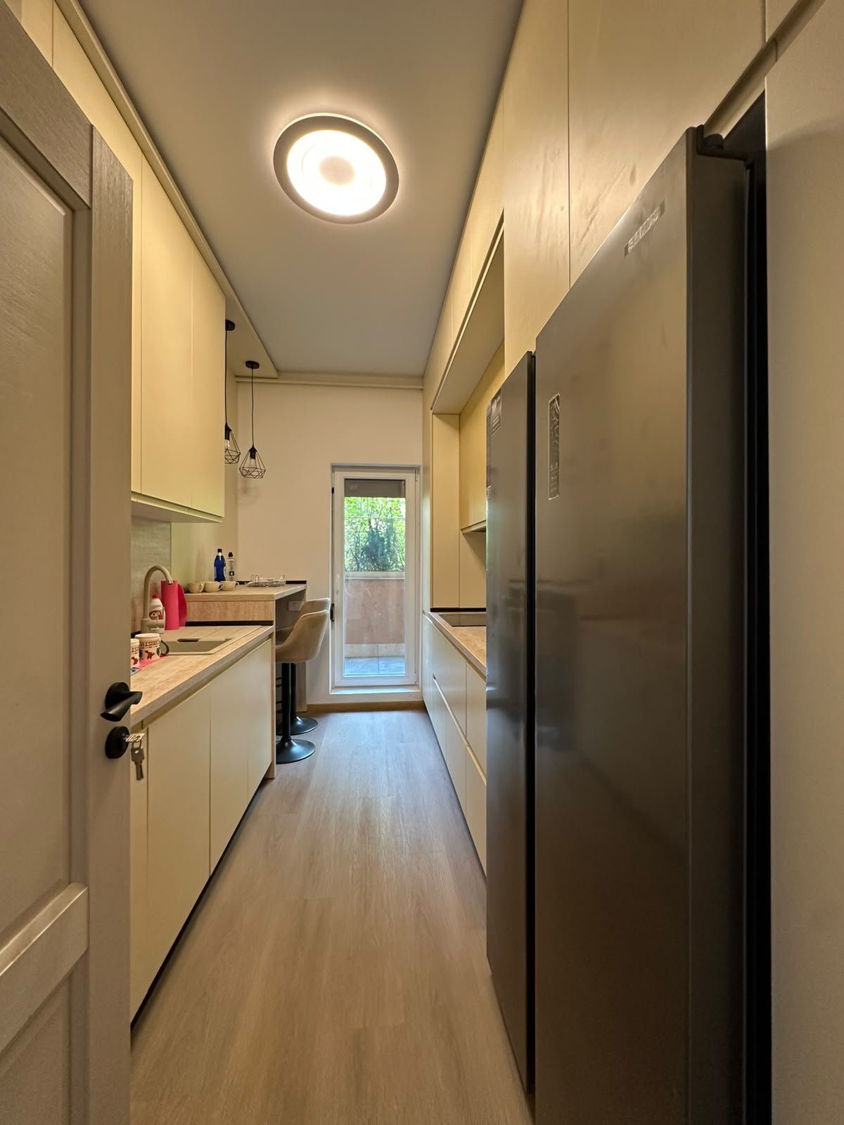 apartament la parter, cu curte privată, terasă de 30 mp și 2 locuri de parcare — fotografia 3