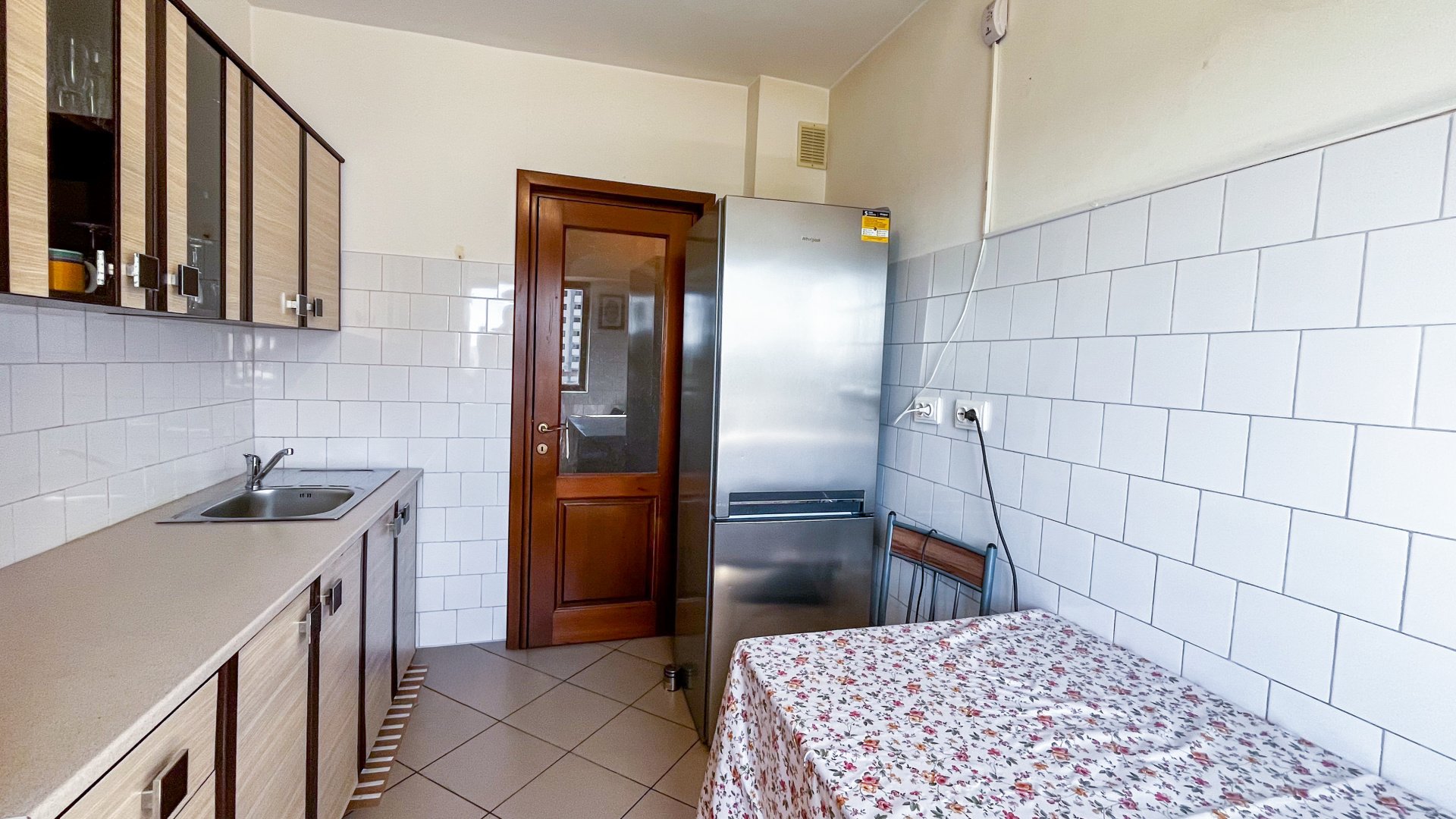 apartament 3 camere, 2 minute mers pe jos metrou pacii, 2 bai — fotografia 3